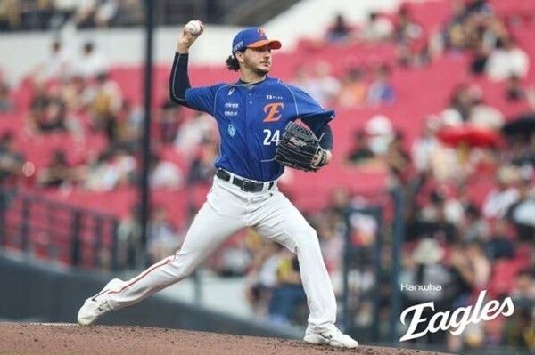 22일 한화가 광주 KIA챔피언스필드에서 열린 2026 신한 SOL KBO리그 원정경기에서 KIA를 7-3으로 제압했다. (▲한화 선발투수 화이트(승), 7이닝 97구 4피안타 1피홈런 5탈삼진 2볼넷 1실점). /사진=한화 이글스