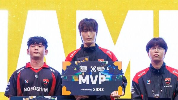 26일 경기 농심 레드포스가 2위 팀과 압도적인 격차를 벌이며 ‘2026 대한민국 이스포츠 리그’ 배틀그라운드 모바일 종목 우승을 차지했다.(▲2026 KEL 배틀그라운드 모바일 결선 MVP _XZY_ 김준하). /사진=한국e스포츠협회