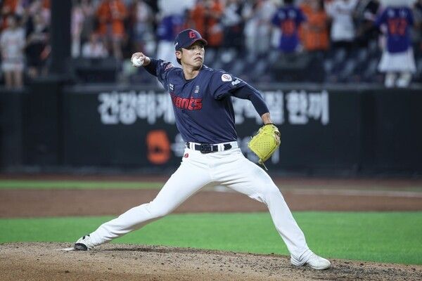 28일 롯데가 대전 한화생명 볼파크에서 열린 2026 신한 SOL KBO리그 원정경기에서 한화를 9-3으로 꺾었다.(▲롯데 투수 현도훈(승), 2.1이닝 25구 2탈삼진 1볼넷). /사진=롯데 자이언츠