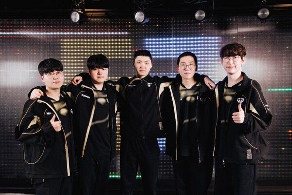 T1과 디플러스 기아를 상대하는 젠지 /사진=라이엇게임즈