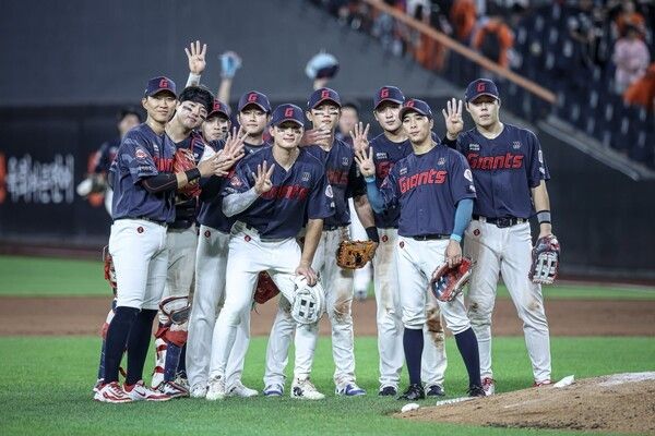 28일 롯데가 대전 한화생명 볼파크에서 열린 2026 신한 SOL KBO리그 원정경기에서 한화를 9-3으로 꺾었다.(▲롯데 자이언츠). /사진=롯데 자이언츠