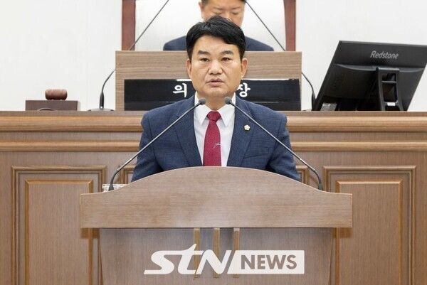 검단구의회 한규창 의원이 5분 발언을 하고 있다. /사진=의회