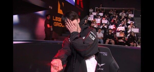 29일 서울 종로구 치지직 롤파크에서 열린 '2026 LoL 챔피언스 코리아(LCK)' 정규시즌 3라운드 제 2경기 T1과 KT 롤스터의 통신사 라이벌전은 2세트 KT 롤스터가 T1을 상대로 2:0 퍼팩트 승리를 이뤄냈다. (▲ KT 롤스터 & T1=2:0). /사진=네이버 치지직 라이브영상 캡처