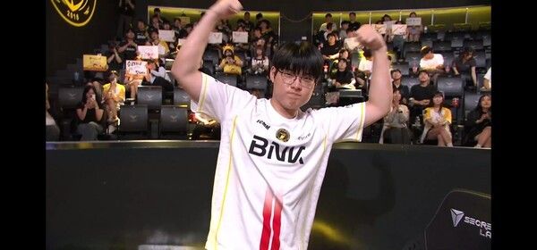 30일 서울 종로구 롤파크에서 열린 2026 리그 오브 레전드 챔피언스 코리아(LCK) 정규시즌 3라운드 라이즈 그룹 경기에서 BNK 피어엑스가 DN 수퍼스를 세트스코어 2대0으로 완파했다. (▲BFX & DNS=2:0)./사진=네이버 치지직 라이브영상 캡처