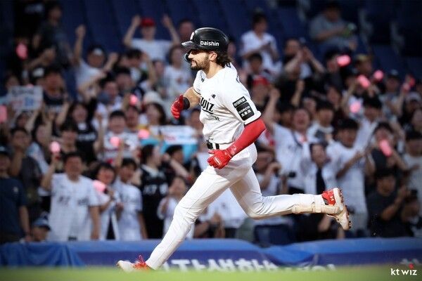 29일 KT가 창원 NC파크에서 열린 2026 신한 SOL KBO리그 NC와 원정경기에서 10-3으로 승리했다. (▲KT 힐리어드 3타수 2안타 2홈런 2득점 3타점 2볼넷). /사진=KT 위즈