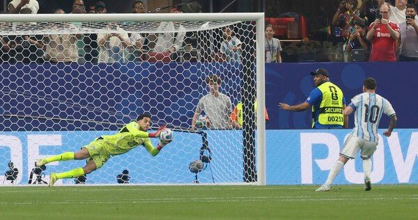 ​‘축구의 신을 좌절시킨 신들린 선방’…메시 PK 막아낸 이집트 수비르&nbsp;/사진=AP 뉴시스