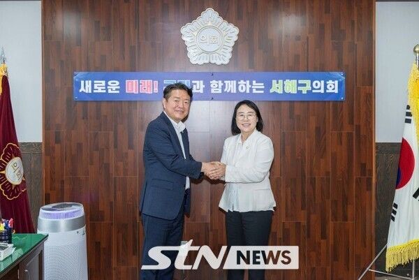 김남원 검단구의장과 고선희 서해구의장. /사진=검단구의회