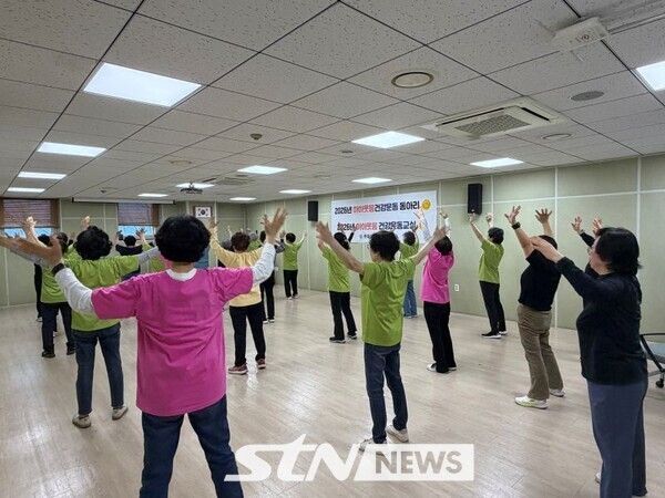 검단구 완정건강생활지원센터에서 운동하는 구민. /사진=검단구