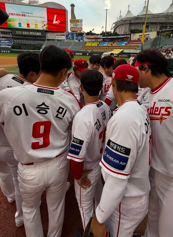 폭염에 멈췄던 프로야구가 11일 전국 5개 구장에서 다시 시작한다. (▲SSG 랜더스). /사진=SSG 랜더스