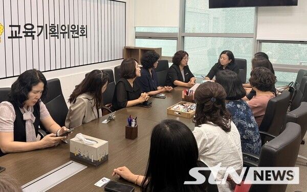 0일(월) 서혜진 도의원(더불어민주당, 비례)은 1경기도의회 상임위원회 회의실에서 유보통합 추진에 따른 보육·교육정책 관련 간담회를 개최했다. /사진=경기도의회 교육기획위원회