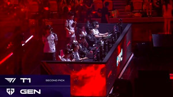 16일 서울 송파구 올림픽공원 KSPO DOME에서 열린 ‘2026 리그 오브 레전드 챔피언스 코리아(LCK)’ 4라운드 T1 홈그라운드 경기에서 2세트를 가져가면서 세트 스코어 2대0으로 젠지가 최종 승리했다.(▲GEN & T1=2:0)./사진=네이버 치지직 라이브영상 캡처