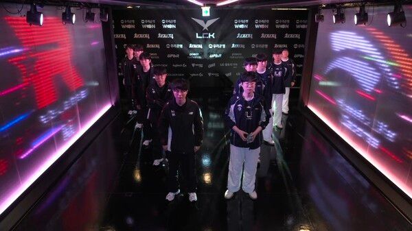 2일 서울 종로구 치지직 롤파크 LCK 아레나에서 열린 '2026 리그 오브 레전드 챔피언스 코리아(LCK)' 정규시즌 3라운드 2경기에서 KT 롤스터가 한화생명e스포츠를 꺾고 세트 스코어 1-0으로 앞서 나갔다. (▲KT 롤스터 & HLE=1:0)./사진=네이버 치지직 라이브영상 캡처