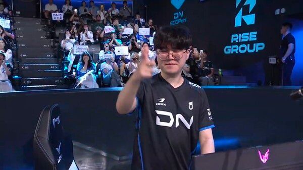 2일 서울 종로구 치지직 롤파크 LCK 아레나에서 열린 '2026 LoL 챔피언스 코리아(LCK) 정규시즌' 3라운드 라이즈 그룹 경기에서 DN 수퍼스는 한진 브리온을 세트스코어 2-1로 제압했다. (▲DNS & BRO=2:1)./사진=네이버 치지직 라이브영상 캡처