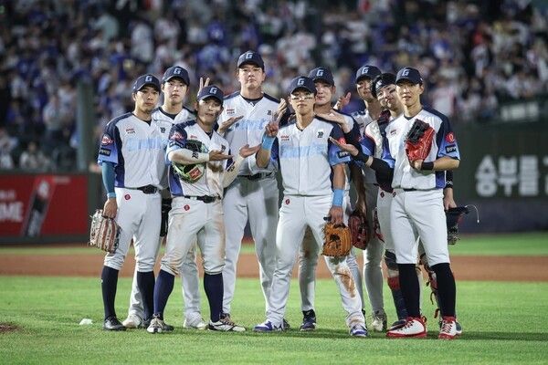 2일 롯데가 부산 사직구장에서 열린 2026 KBO리그 삼성 라이온즈와 홈경기에서 10-7로 승리했다. (▲롯데 자이언츠). /사진=롯데 자이언츠