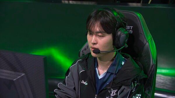 2일 서울 종로구 치지직 롤파크 LCK 아레나에서 열린 '2026 리그 오브 레전드 챔피언스 코리아(LCK)' 정규시즌 3라운드 라이즈조 1경기 2세트에서 한진 브리온이 DN수퍼스를 꺾고 세트 스코어 1대1을 만들었다. (▲DNS & BRO=1:1)./사진=네이버 치지직 라이브영상 캡처