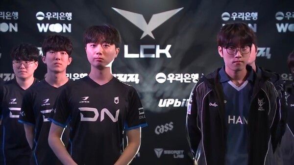 2일 서울 종로구 치지직 롤파크 LCK 아레나에서 열린 2026 리그 오브 레전드 챔피언스 코리아(LCK) 정규시즌 3라운드 1경기 1세트에서 DN수퍼스가 한진 브리온을 꺾고 기선제압에 성공했다. (▲DNS & BRO=1:0)./사진=네이버 치지직 라이브영상 캡처