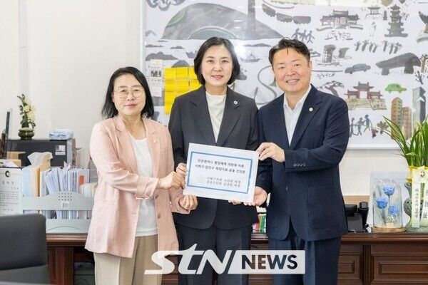 고선희 서해구의장, 남영희 인천시정무부시장, 김남원 검단구의장/사진=검단구의회