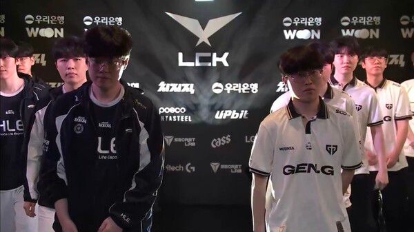 5일 서울 종로구 치지직 롤파크에서 열린 2026 LoL 챔피언스 코리아(LCK) 3라운드 2주 차 레전드 그룹 경기에서 젠지가 한화생명e스포츠를 세트스코어 1-0으로 앞서며 먼저 기선을 제압했다.(▲GEN & HLE=1:0)./사진=네이버 치지직 라이브영상 캡처