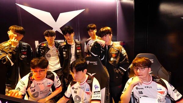 6일 서울 종로구 치지직 롤파크에서 열린 2026 LCK 3라운드 2주 차 레전드 그룹 매치 1세트에서 T1이 DK를 완파하며 기선 제압에 성공했다. (▲T1 & DK=1:0)./사진=네이버 치지직 라이브영상 캡처