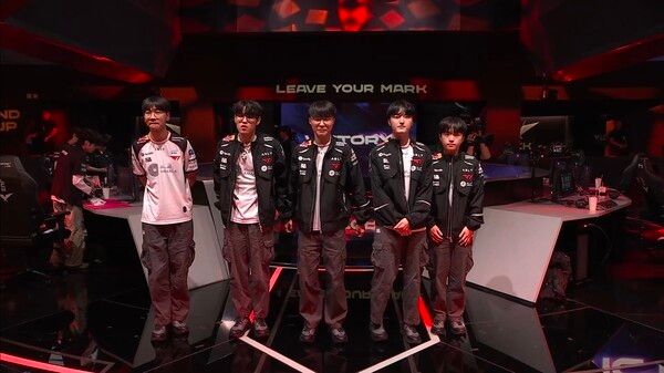 6일 서울 종로구 치지직 롤파크에서 열린 2026 LCK 3라운드 2주 차 레전드 그룹 경기에서 T1이 DK를 세트스코어 2-0으로 꺾었다. (▲T1 & DK=2:0)./사진=네이버 치지직 라이브영상 캡처