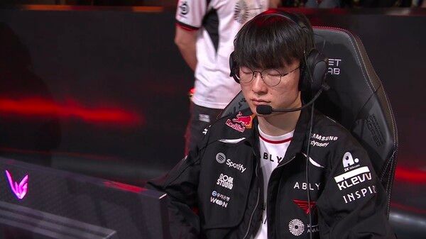 6일 서울 종로구 치지직 롤파크에서 열린 2026 LCK 3라운드 2주 차 레전드 그룹 매치 1세트에서 T1이 DK를 완파하며 기선 제압에 성공했다. (▲T1 & DK=1:0)./사진=네이버 치지직 라이브영상 캡처
