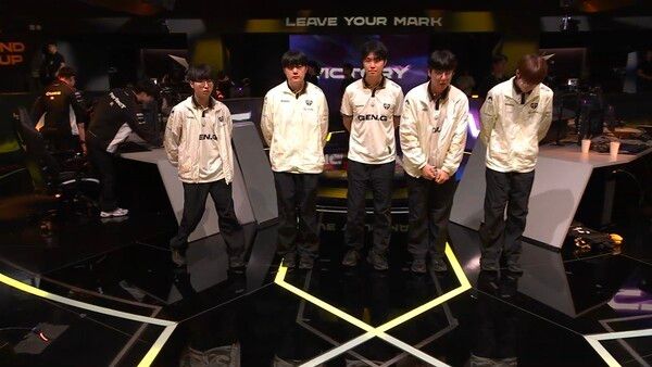 7일 서울 종로구 치지직 롤파크 LCK 아레나에서 열린 2026 LCK 정규시즌 3라운드 레전드 그룹 경기에서 젠지는 KT 롤스터를 세트스코어 2-0으로 꺾었다. (▲GEN & KT=2:0)./사진=네이버 치지직 라이브영상 캡처