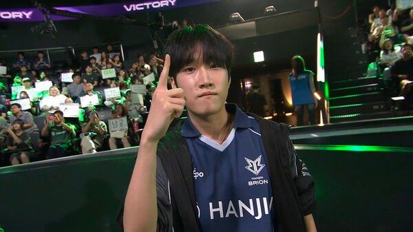 7일 한진 브리온이 서울 종로구 치지직 롤파크 LCK 아레나에서 열린 2026 LCK 3라운드 2주 차 라이즈 그룹 경기에서 BNK 피어엑스를 세트스코어 2대0으로 꺾었다. (▲BRO & BFX=2:0)./사진=네이버 치지직 라이브영상 캡처