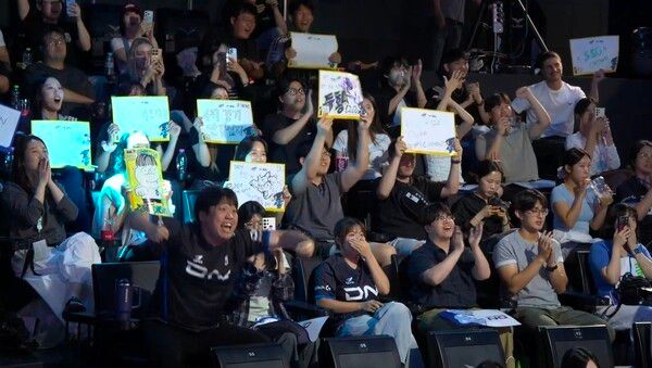 8일 DN 수퍼스가 서울 종로구 치지직 롤파크 LCK 아레나에서 열린 '2026 LCK 정규 시즌' 3라운드 2경기에서 농심 레드포스를 초반 설계부터 교전까지 한발씩 앞선 경기운영을 하며 2대0으로 승리했다. (▲DNS & NS=2:0)./사진=네이버 치지직 라이브영상 캡처