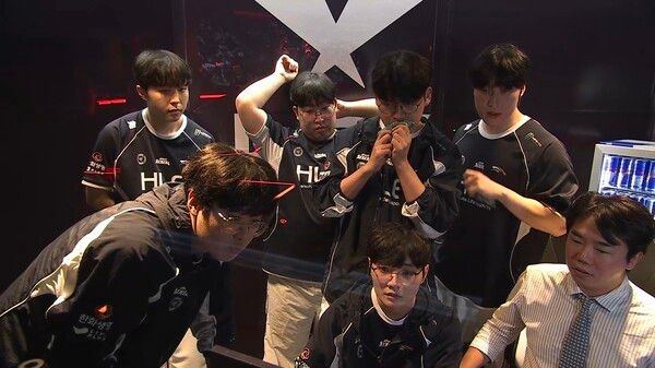 8일 T1과 한화생명e스포츠가 서울 종로구 치지직 롤파크 LCK 아레나에서 열린 ‘2026 LCK 정규 시즌’ 3라운드 맞대결에서 2세트까지 한 세트씩 나눠 가졌다. (▲T1 & HLE=1:1)./사진=네이버 치지직 라이브영상 캡처