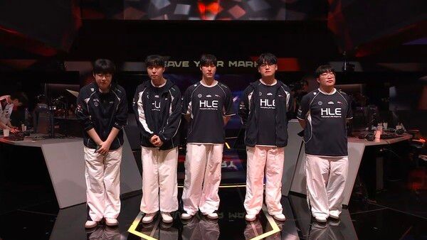 8일 한화생명이 서울 종로구 치지직 롤파크 LCK 아레나에서 열린 ‘2026 LCK 정규 시즌’ 3라운드 1경기 마지막 세트에서 T1을 세트 스코어 2대1로 꺾었다. (▲ HLE & T1=2:1)./사진=네이버 치지직 라이브영상 캡처