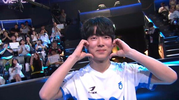 8일 DN 수퍼스가 서울 종로구 치지직 롤파크 LCK 아레나에서 열린 '2026 LCK 정규 시즌' 3라운드 2경기에서 농심 레드포스를 초반 설계부터 교전까지 한발씩 앞선 경기운영을 하며 2대0으로 승리했다. (▲DNS & NS=2:0)./사진=네이버 치지직 라이브영상 캡처