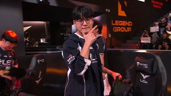 8일 한화생명이 서울 종로구 치지직 롤파크 LCK 아레나에서 열린 ‘2026 LCK 정규 시즌’ 3라운드 1경기 마지막 세트에서 T1을 세트 스코어 2대1로 꺾었다. (▲ HLE & T1=2:1)./사진=네이버 치지직 라이브영상 캡처