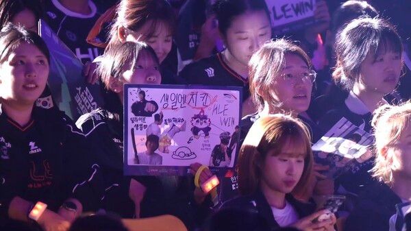 12일 오후 서울 올림픽공원 KSPO돔에서 열린 ‘2026 LoL 챔피언스 코리아(LCK)’ 포스트시즌 플레이오프 결승 진출전 2세트에서 한화생명이 T1을 꺾었다. (▲HLE & T1=2:0)./사진=네이버 치지직 라이브영상 캡처