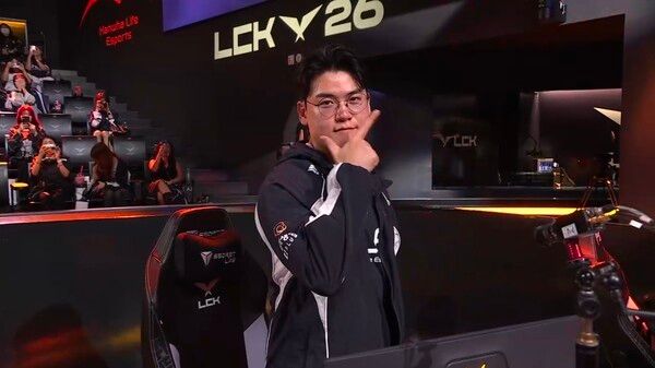 2일 서울 종로구 롤파크에서 열린 ‘2026 리그 오브 레전드 챔피언스 코리아(LCK)’ 플레이오프 2라운드에서 한화생명은 T1에 세트 스코어 3대2 역전승을 거뒀다. (▲T1 & 한화생명 e스포츠= 2:3)./사진=네이버 치지직 라이브영상 캡처