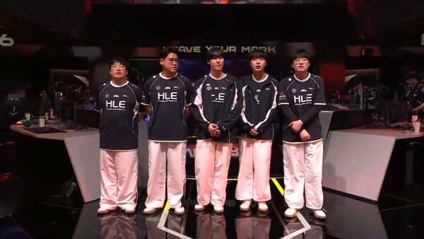 2일 서울 종로구 롤파크에서 열린 ‘2026 리그 오브 레전드 챔피언스 코리아(LCK)’ 플레이오프 2라운드에서 한화생명은 T1에 세트 스코어 3대2 역전승을 거뒀다. (▲T1 & 한화생명 e스포츠= 2:3)./사진=네이버 치지직 라이브영상 캡처