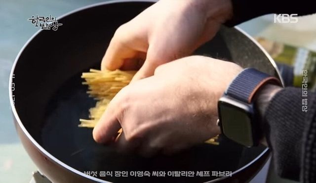 이탈리아 요리사 파브리가 한국을 떠나지 못하는 이유.jpg