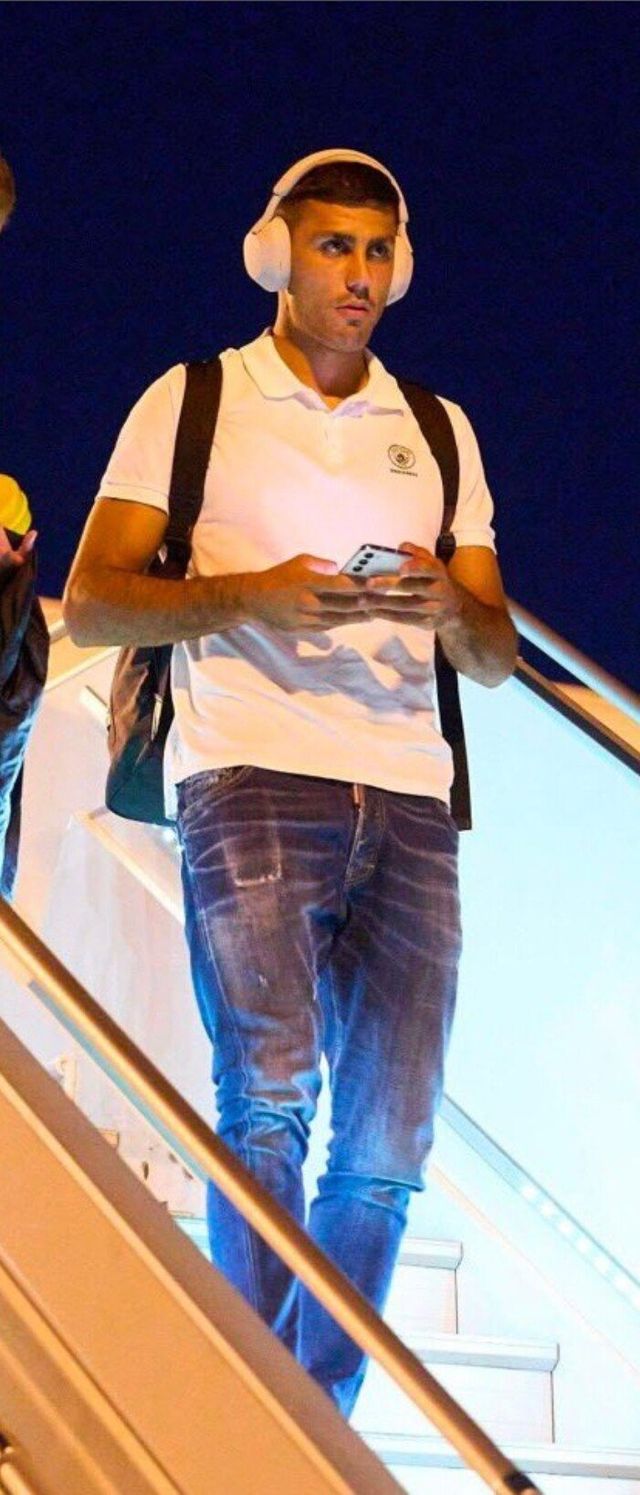 발롱도르 불참자는 상 주면 안됨