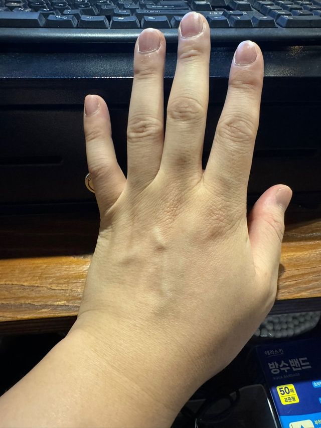 KakaoTalk_20241113_195204608.jpg 트위터녀 팔인증을 보고 178cm 101kg 팔 인증 한다