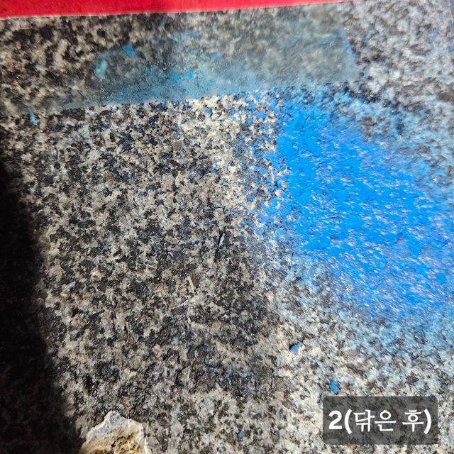 실제로 락카 지우고 있는 동덕여대 시위꾼들.jpg