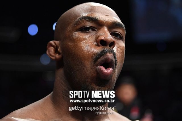 IMG_2693.jpeg 존존스 왈: 은퇴 안한다 협상 잘 된다면 아스피날과 싸운다