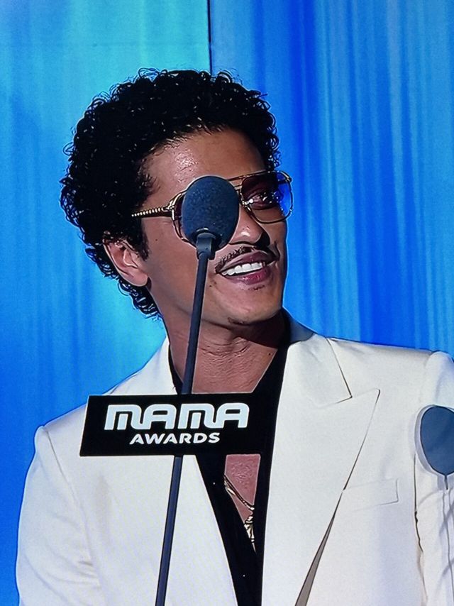 IMG_2517.jpeg [MAMA] 브루노 마이크 좀 낮춰줘라