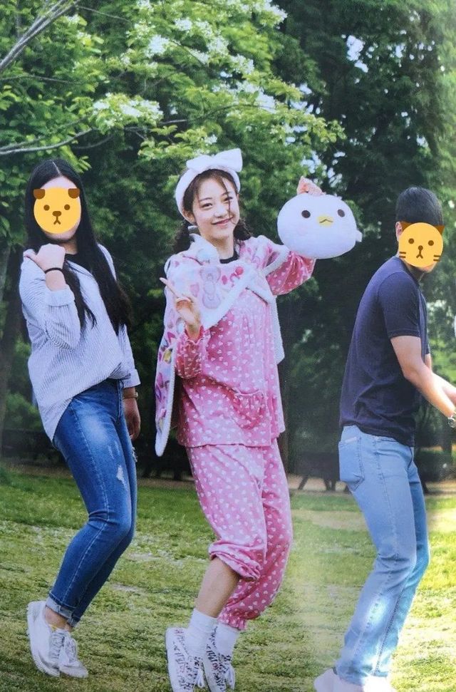 3547822499_eVb57Riy_JKDxk89vUnFoHrPZ.jpg 시그니처 지원 중학교 졸업사진.jpg