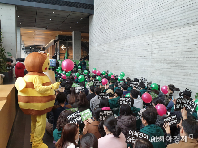 1000020375.jpg.ren.png 동덕사태로 재평가 중인 민주노총 IT노조 네이버지회 성남 본사 점거 시위 ㄷㄷㄷㄷ