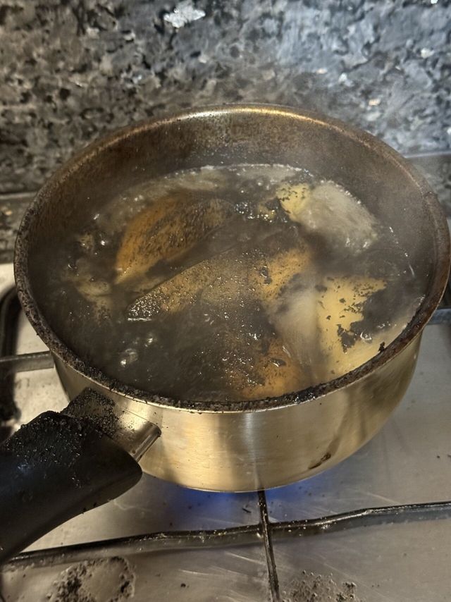 형 새끼가 냄비 태웠다