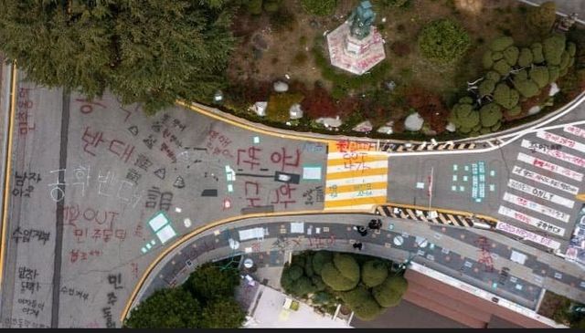 1732550415 (1).jpeg 암탉이 울면 집안이 망한다.JPG