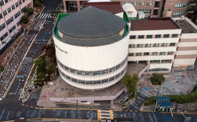 1732550415 (3).jpeg 암탉이 울면 집안이 망한다.JPG