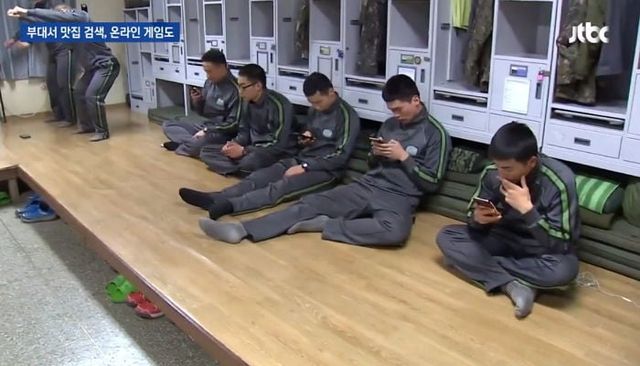 abebb2cb48d94a669918a108c8254588_1565186285.jpg 새로 생겼다는 요즘 군대 생활관 부조리.jpg
