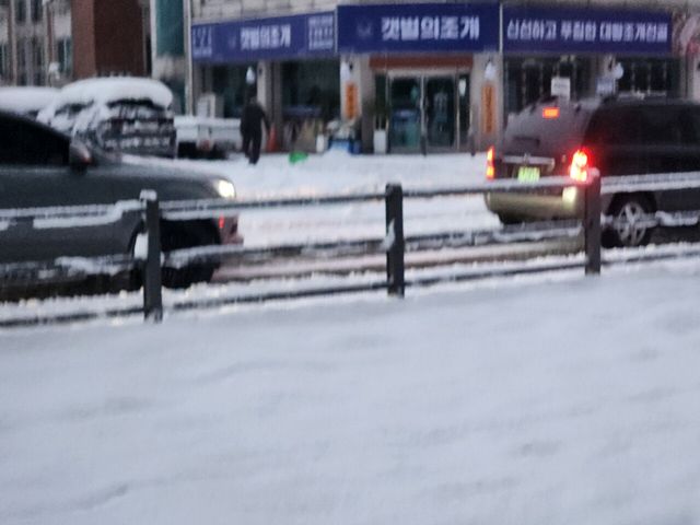 20241128_072639.jpg 7시 42분 수원 폭설 현황