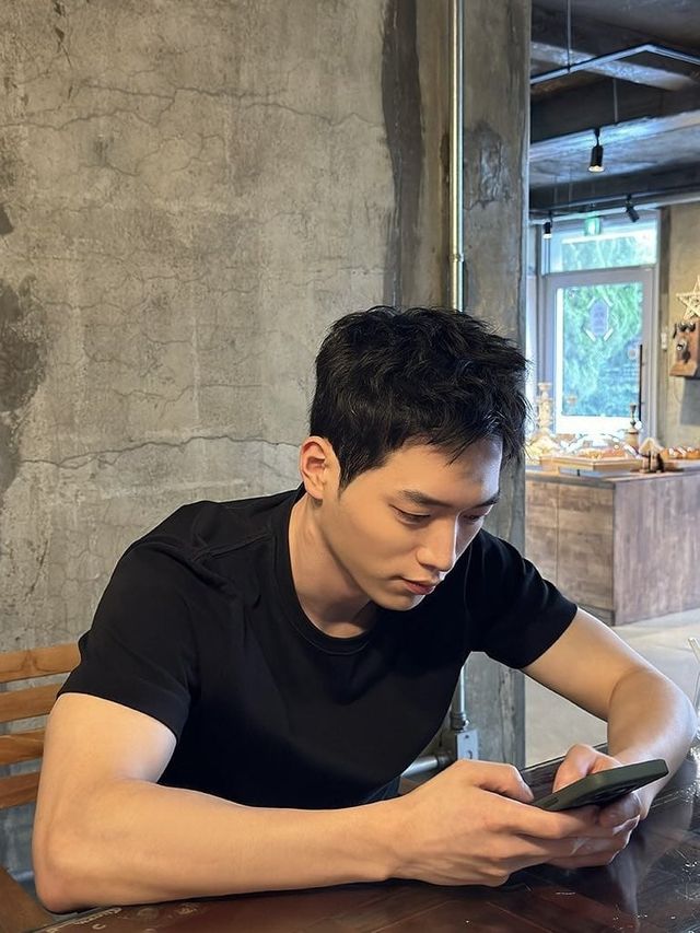 활동 너무 뜸한 서강준 근황 ㄷㄷ .jpg