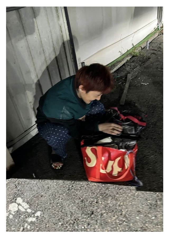 지드래곤도 지압슬리퍼를 신는구나